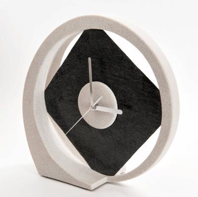 Seitenansicht der Deko-Uhr.